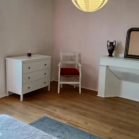 Ferienhaus Maison Chaleureuse A Avec Jardin Privatif Et Cheminee Martisserre